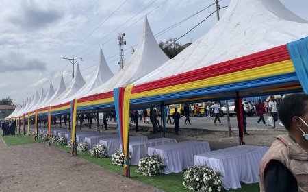 Bombardements à Goma : le décor est planté à l'esplanade du stade de l'unité pour les derniers hommages des victimes