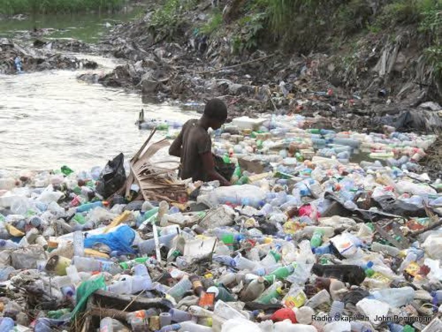 Goma : l'accumulation des dechets plastiques dans le lac Kivu, une menace grave sur l'écosystème