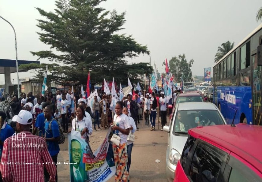 Investiture du gouvernement Suminwa: des militants de certains partis politiques ont bloqué l’entrée du palais du peuple