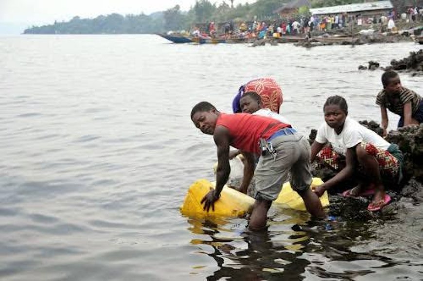 Goma : la carence de l'eau potable expose des femmes et des enfants aux risque de noyade dans le lac Kivu