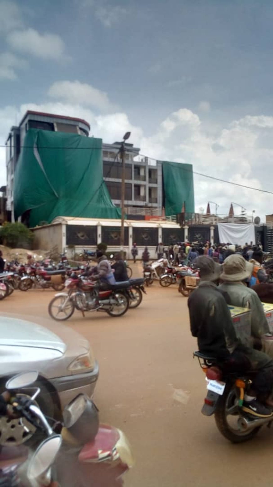 Manifestation sporadique à Butembo : les jeunes tentent d'assieger Believe Hotel en quête du élément Mzalendo