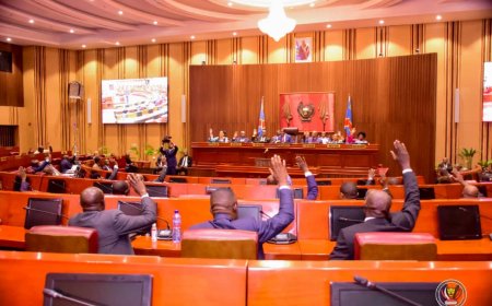 Élections Sénat en RDC : le camp Vital Kamerhe confirme la candidature d'Eustache Muhanzi malgré le ticket de l'Union Sacrée