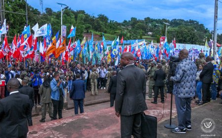 RDC: en visite officielle à Kalemie, Tshisekedi revient sur sa position face à la révision constitutionnelle 