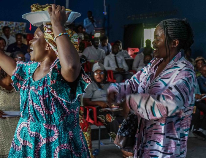 RDC : Femmes et jeunes en première ligne contre la désinformation et les discours de haine durant la crise d’Ebola